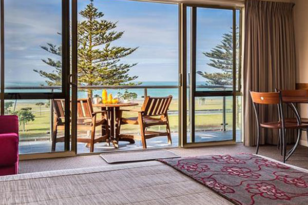 Pebble Beach Motor Inn
